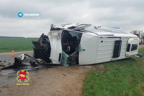 Маршрутка ехала из Бреста в Гродно и столкнулась с трактором. 10 человек в больнице, двое из них — подростки Маршрутка ехала из Бреста в Гродно и столкнулась с трактором. 10 человек в больнице, двое из них — подростки