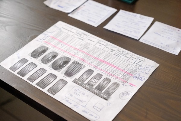 Белорус в агрогородке продаёт шины для грузовиков — прибыльно? Белорус в агрогородке продаёт шины для грузовиков — прибыльно?