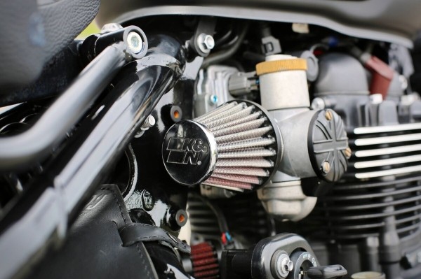 «В замок зажигания впихнули ключ от шкафа». Белорус про Triumph Bonneville Bobber из Америки «В замок зажигания впихнули ключ от шкафа». Белорус про Triumph Bonneville Bobber из Америки