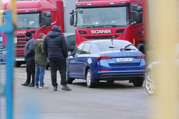 «За эти деньги не продашь!» Сколько за Skoda Rapid 2020 г. в. предложили перекупы и сколько — дилеры?