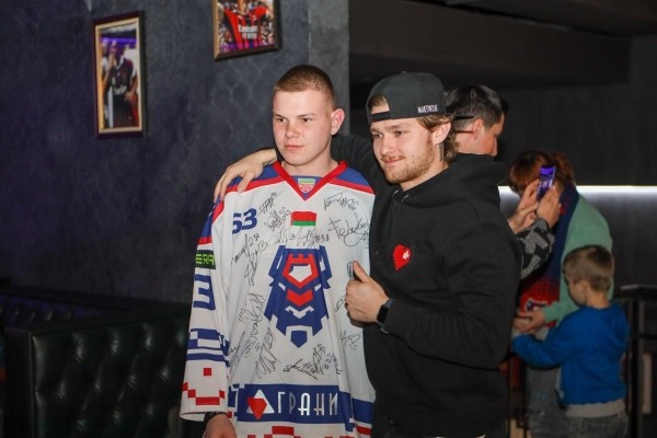 ХК «Брест» закрыл сезон душевной встречей с болельщиками ХК «Брест» закрыл сезон душевной встречей с болельщиками