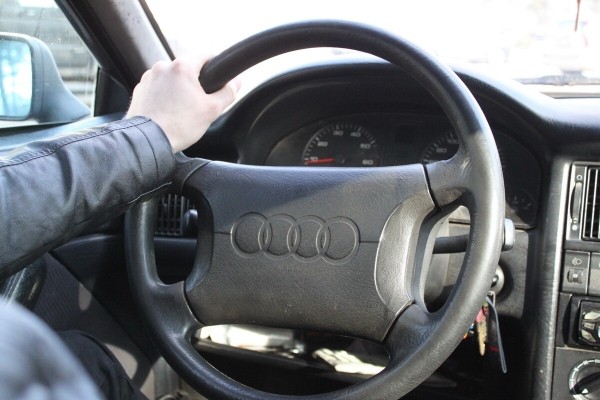 19-летний студент за год проехал более 40 000 км на отцовской Audi 80. А затем купил себе такую же! 19-летний студент за год проехал более 40 000 км на отцовской Audi 80. А затем купил себе такую же!