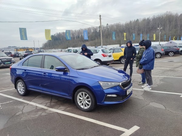 «За эти деньги не продашь!» Сколько за Skoda Rapid 2020 г. в. предложили перекупы и сколько — дилеры?
