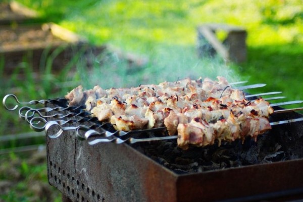 Белорусы стали есть больше мяса и пить меньше водки Белорусы стали есть больше мяса и пить меньше водки