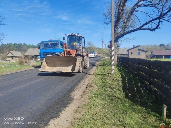Новый асфальт в деревне Богуславка Малоритского района уложили за три дня Новый асфальт в деревне Богуславка Малоритского района уложили за три дня