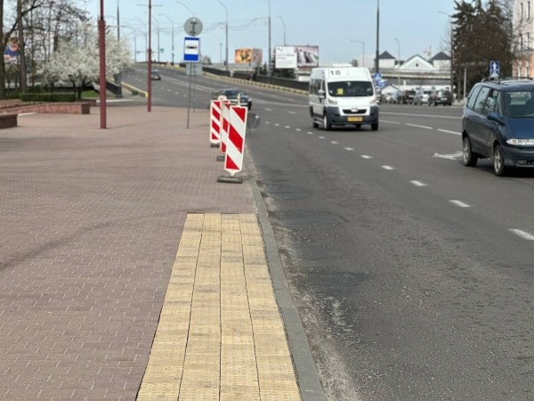 Парковочный карман реконструируют на ул. Ленина в Бресте