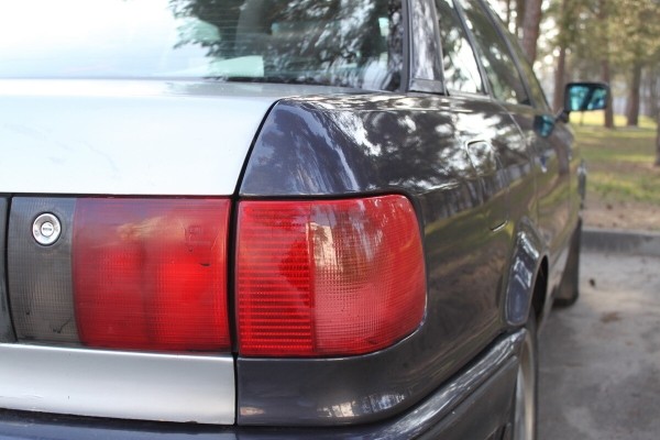 19-летний студент за год проехал более 40 000 км на отцовской Audi 80. А затем купил себе такую же! 19-летний студент за год проехал более 40 000 км на отцовской Audi 80. А затем купил себе такую же!