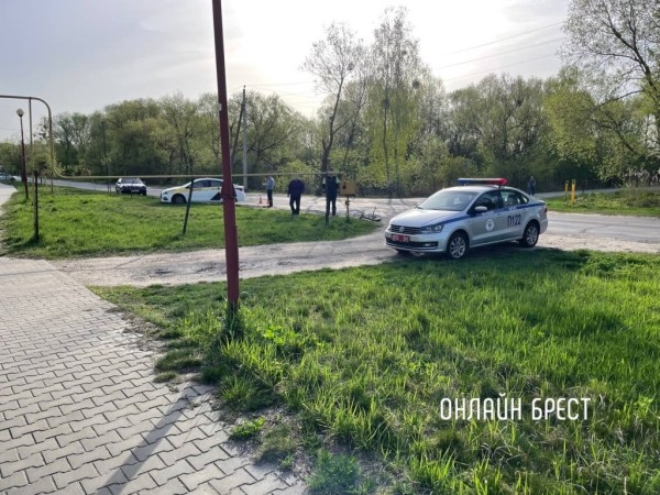 В Бресте таксист сбил велосипедиста. Фото с места ДТП В Бресте таксист сбил велосипедиста. Фото с места ДТП