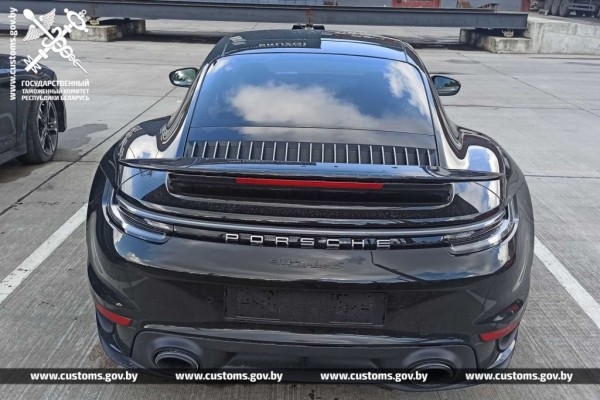 Porsche 911 пытались ввезти в Беларусь по заниженной в два раза стоимости Porsche 911 пытались ввезти в Беларусь по заниженной в два раза стоимости
