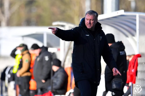 Футбольные болельщики избили тренера-белоруса Хацкевича в Польше Футбольные болельщики избили тренера-белоруса Хацкевича в Польше