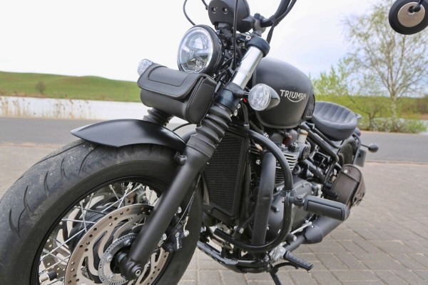 «В замок зажигания впихнули ключ от шкафа». Белорус про Triumph Bonneville Bobber из Америки «В замок зажигания впихнули ключ от шкафа». Белорус про Triumph Bonneville Bobber из Америки