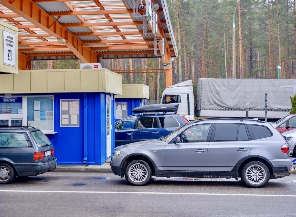 Как провезти в Беларусь авто из Европы с объёмом двигателя выше 1,9 литра? Узнали у тех, кто смог Как провезти в Беларусь авто из Европы с объёмом двигателя выше 1,9 литра? Узнали у тех, кто смог