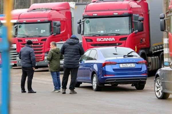 «За эти деньги не продашь!» Сколько за Skoda Rapid 2020 г. в. предложили перекупы и сколько — дилеры?