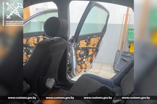 Белорусские таможенники распотрошили AUDI литовца. Что нашли? Белорусские таможенники распотрошили AUDI литовца. Что нашли?