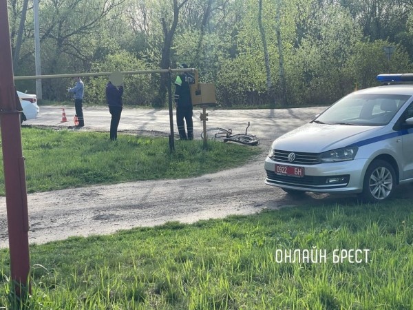 В Бресте таксист сбил велосипедиста. Фото с места ДТП В Бресте таксист сбил велосипедиста. Фото с места ДТП