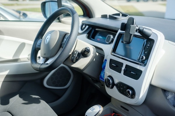 «С одного такси можно заработать 8 000 рублей». Владельцы Renault Zoe рассказали о выгоде «электричек» «С одного такси можно заработать 8 000 рублей». Владельцы Renault Zoe рассказали о выгоде «электричек»