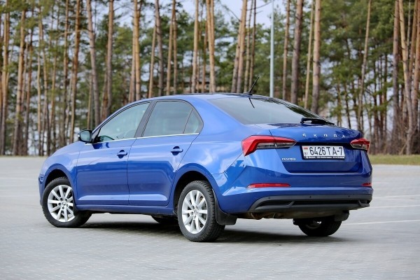 «За эти деньги не продашь!» Сколько за Skoda Rapid 2020 г. в. предложили перекупы и сколько — дилеры?