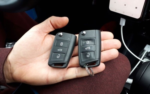 «Отъехал 100 км, а потом из-под капота как бабахнет!» Белорус купил Citroen C8, но до дома так и не добрался «Отъехал 100 км, а потом из-под капота как бабахнет!» Белорус купил Citroen C8, но до дома так и не добрался