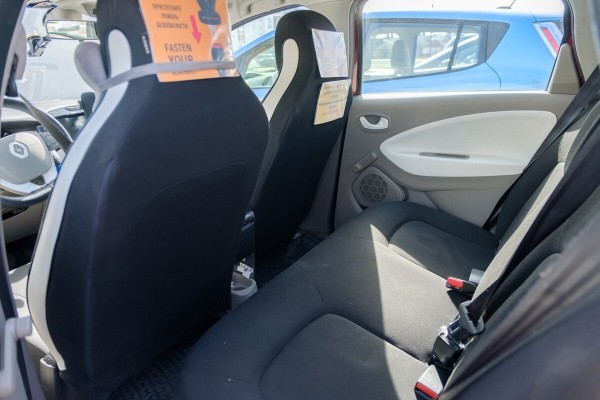 «С одного такси можно заработать 8 000 рублей». Владельцы Renault Zoe рассказали о выгоде «электричек» «С одного такси можно заработать 8 000 рублей». Владельцы Renault Zoe рассказали о выгоде «электричек»