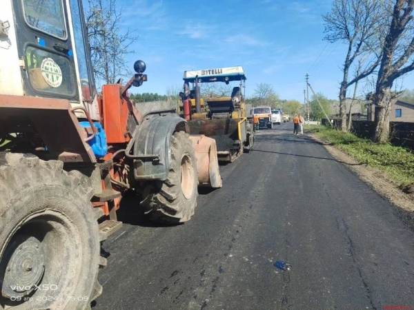 Новый асфальт в деревне Богуславка Малоритского района уложили за три дня Новый асфальт в деревне Богуславка Малоритского района уложили за три дня
