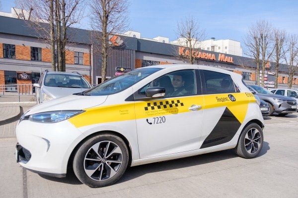 «С одного такси можно заработать 8 000 рублей». Владельцы Renault Zoe рассказали о выгоде «электричек» «С одного такси можно заработать 8 000 рублей». Владельцы Renault Zoe рассказали о выгоде «электричек»