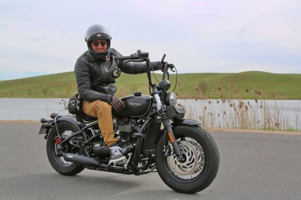 «В замок зажигания впихнули ключ от шкафа». Белорус про Triumph Bonneville Bobber из Америки «В замок зажигания впихнули ключ от шкафа». Белорус про Triumph Bonneville Bobber из Америки