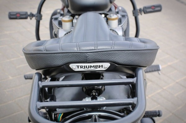 «В замок зажигания впихнули ключ от шкафа». Белорус про Triumph Bonneville Bobber из Америки «В замок зажигания впихнули ключ от шкафа». Белорус про Triumph Bonneville Bobber из Америки