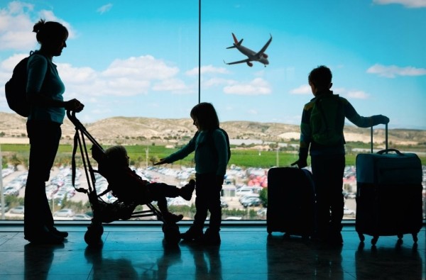 Может ли мама вывезти за границу ребенка без согласия отца? Разбираемся с некоторыми нюансами.