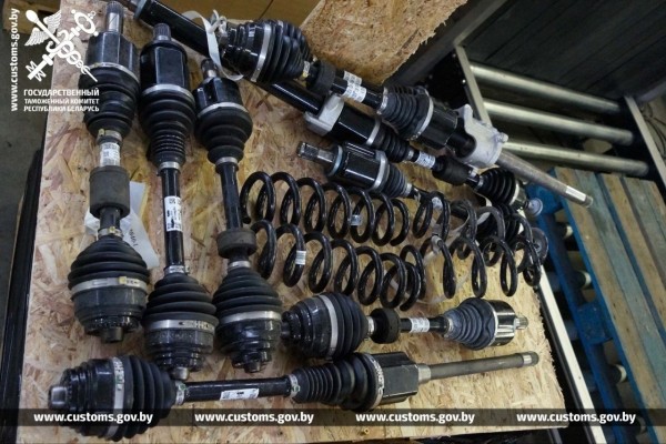 Чтобы сэкономить на таможенных платежах более 35 000 рублей, в документах не указали перемещаемые автозапчасти Чтобы сэкономить на таможенных платежах более 35 000 рублей, в документах не указали перемещаемые автозапчасти