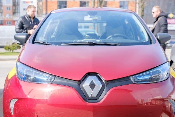 «С одного такси можно заработать 8 000 рублей». Владельцы Renault Zoe рассказали о выгоде «электричек» «С одного такси можно заработать 8 000 рублей». Владельцы Renault Zoe рассказали о выгоде «электричек»