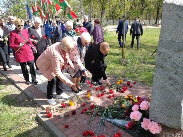 В Бресте почтили память узников концлагерей В Бресте почтили память узников концлагерей