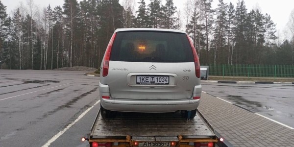 «Отъехал 100 км, а потом из-под капота как бабахнет!» Белорус купил Citroen C8, но до дома так и не добрался «Отъехал 100 км, а потом из-под капота как бабахнет!» Белорус купил Citroen C8, но до дома так и не добрался