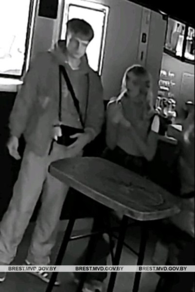 В Бресте милиция устанавливает личности молодых людей В Бресте милиция устанавливает личности молодых людей