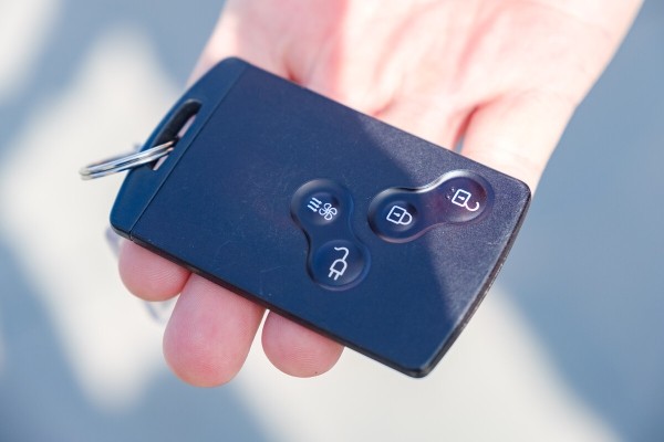 «С одного такси можно заработать 8 000 рублей». Владельцы Renault Zoe рассказали о выгоде «электричек» «С одного такси можно заработать 8 000 рублей». Владельцы Renault Zoe рассказали о выгоде «электричек»