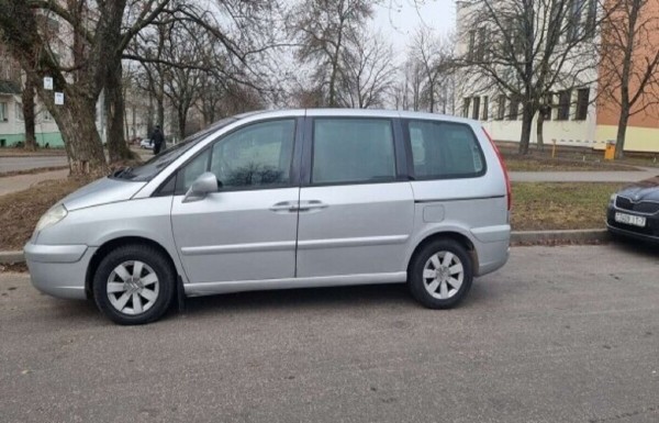 «Отъехал 100 км, а потом из-под капота как бабахнет!» Белорус купил Citroen C8, но до дома так и не добрался «Отъехал 100 км, а потом из-под капота как бабахнет!» Белорус купил Citroen C8, но до дома так и не добрался