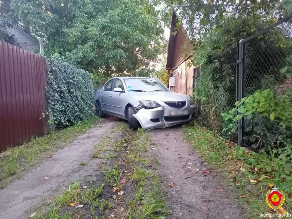 Брестчанин угнал автомобиль и разбил его Брестчанин угнал автомобиль и разбил его