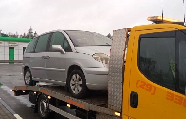 «Отъехал 100 км, а потом из-под капота как бабахнет!» Белорус купил Citroen C8, но до дома так и не добрался «Отъехал 100 км, а потом из-под капота как бабахнет!» Белорус купил Citroen C8, но до дома так и не добрался