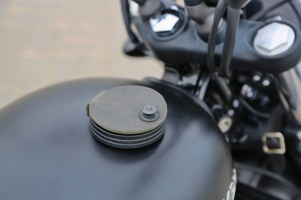 «В замок зажигания впихнули ключ от шкафа». Белорус про Triumph Bonneville Bobber из Америки «В замок зажигания впихнули ключ от шкафа». Белорус про Triumph Bonneville Bobber из Америки