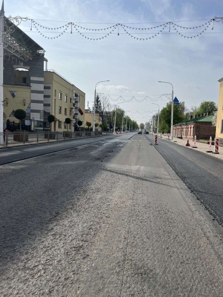 В Бресте на ул. Ленина уложили часть нового асфальтового покрытия В Бресте на ул. Ленина уложили часть нового асфальтового покрытия