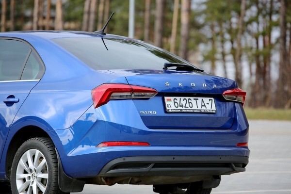 «За эти деньги не продашь!» Сколько за Skoda Rapid 2020 г. в. предложили перекупы и сколько — дилеры?