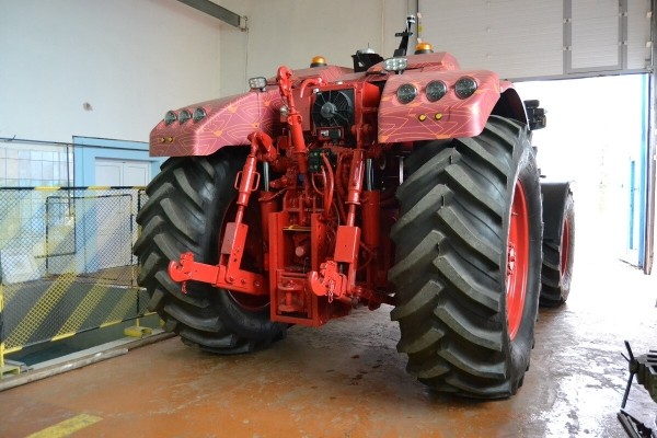 Беспилотник BELARUS 3523i появился в Бресте. Разбираемся, сможет ли он работать в поле в автономном режиме Беспилотник BELARUS 3523i появился в Бресте. Разбираемся, сможет ли он работать в поле в автономном режиме