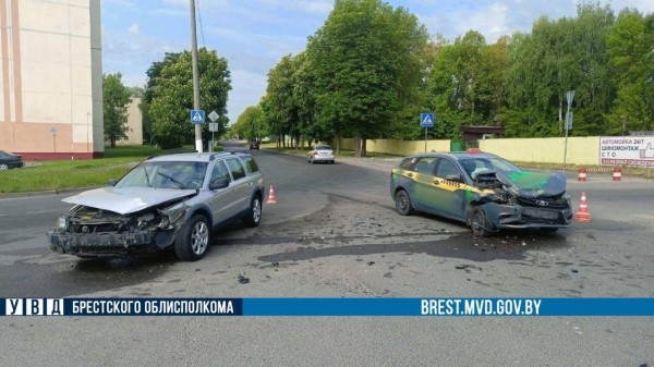 Пассажирка такси пострадала в ДТП в Барановичах