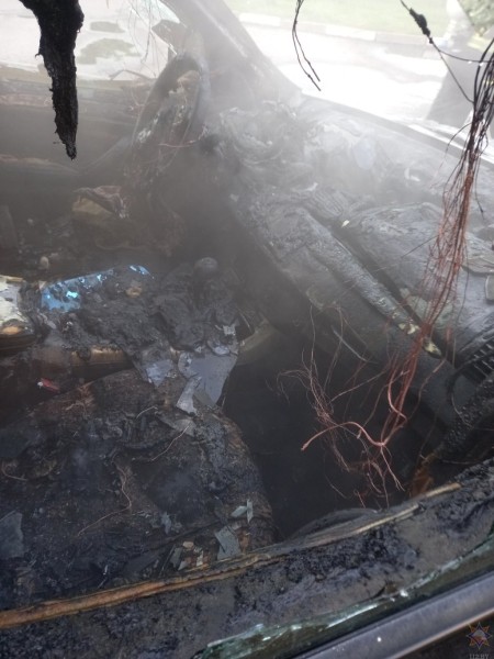 Под Могилевом горела BMW X5. Что стало причиной? Под Могилевом горела BMW X5. Что стало причиной?