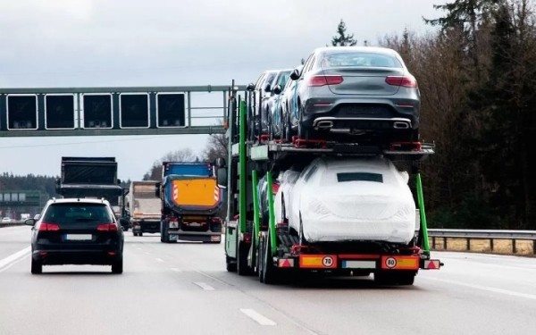 Польша не пропускает: как в Беларусь сейчас ввозят авто из Европы Польша не пропускает: как в Беларусь сейчас ввозят авто из Европы