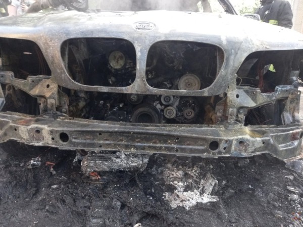 Под Могилевом горела BMW X5. Что стало причиной? Под Могилевом горела BMW X5. Что стало причиной?