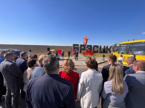 Брестская область получила 25 новых школьных автобусов Брестская область получила 25 новых школьных автобусов