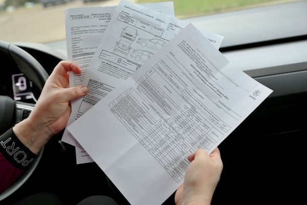 «То жучок, то ржавчинка!» Белорус купил новый Geely Atlas Pro и не выезжает из сервиса. Завод: «Дефекты связаны с условиями эксплуатации»