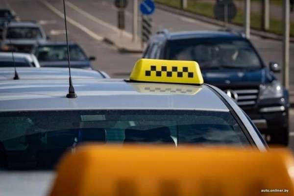 Ребенок испачкал сиденье такси. Водитель сделал замечание родителям, а дальше начался скандал Ребенок испачкал сиденье такси. Водитель сделал замечание родителям, а дальше начался скандал