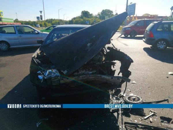 Утром в Бресте на пр.Республики произошло ДТП. Подробности Утром в Бресте на пр.Республики произошло ДТП. Подробности