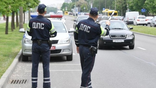 С 25 мая ГАИ будет штрафовать водителей за выключенные фары